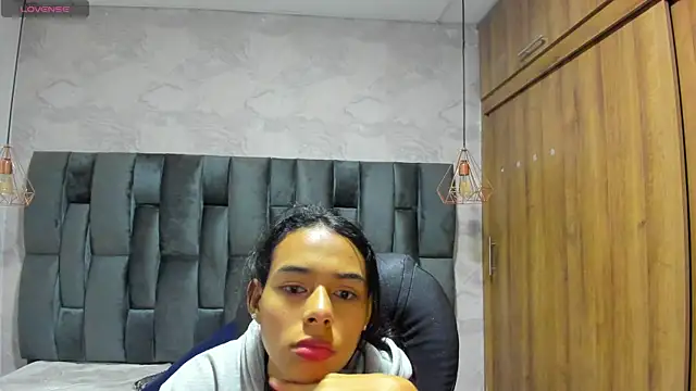 Snapshot of miarivers_1 chatting on 04-08-26, 01:01 miarivers 1 online show from 04-08-26, 01:01