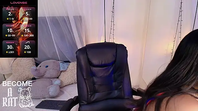 Snapshot of Honeyy_01 chatting on 05-22-26, 07:45 Honeyy 01 online show from 05-22-26, 07:45
