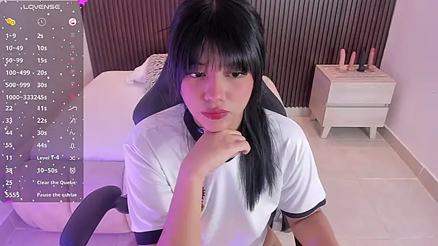 Snapshot of MILLYEVANS1 chatting on 04-21-26, 03:02 MILLYEVANS1 online show from 04-21-26, 03:02