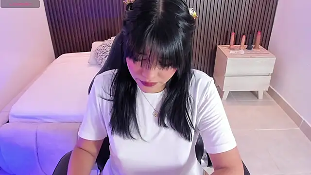 Snapshot of MILLYEVANS1 chatting on 04-15-26, 03:01 MILLYEVANS1 online show from 04-15-26, 03:01