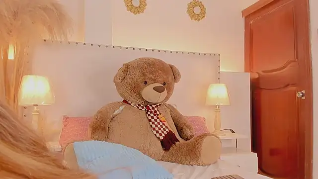 Snapshot of madisson__Stone chatting on 05-26-26, 11:03 madisson Stone online show from 05-26-26, 11:03