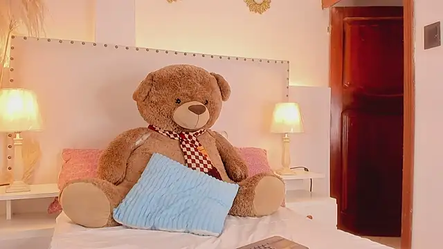 Snapshot of madisson__Stone chatting on 05-22-26, 11:03 madisson Stone online show from 05-22-26, 11:03