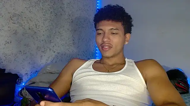 Snapshot of tonydesire_ chatting on 04-17-26, 07:06 tonydesire online show from 04-17-26, 07:06