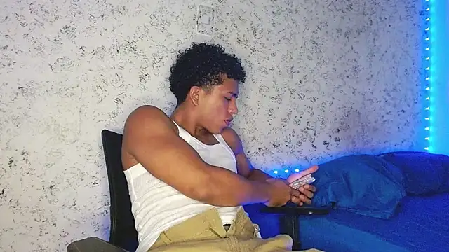 Snapshot of tonydesire_ chatting on 05-17-26, 11:38 tonydesire online show from 05-17-26, 11:38