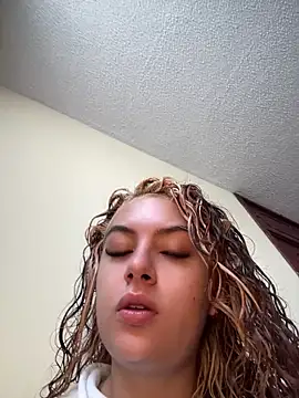 Snapshot of Amber-fire chatting on 05-23-26, 05:56 Amber-fire online show from 05-23-26, 05:56