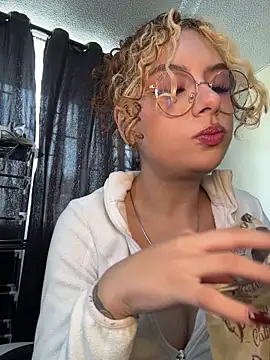Snapshot of Amber-fire chatting on 05-04-26, 05:05 Amber-fire online show from 05-04-26, 05:05