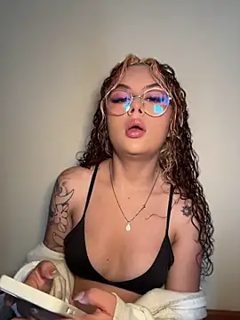 Snapshot of Amber-fire chatting on 05-25-26, 05:44 Amber-fire online show from 05-25-26, 05:44