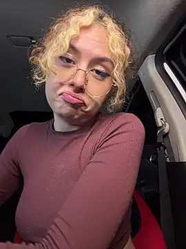 Snapshot of Amber-fire chatting on 04-17-26, 03:31 Amber-fire online show from 04-17-26, 03:31