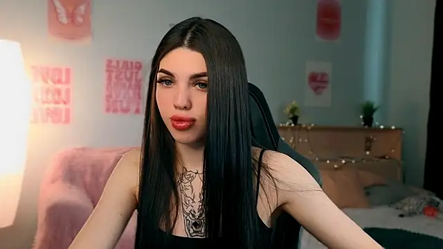 Snapshot of molly_rettyy chatting on 05-15-26, 04:21 molly rettyy online show from 05-15-26, 04:21
