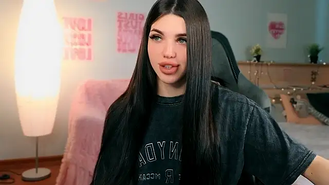 Snapshot of molly_rettyy chatting on 05-18-26, 03:50 molly rettyy online show from 05-18-26, 03:50