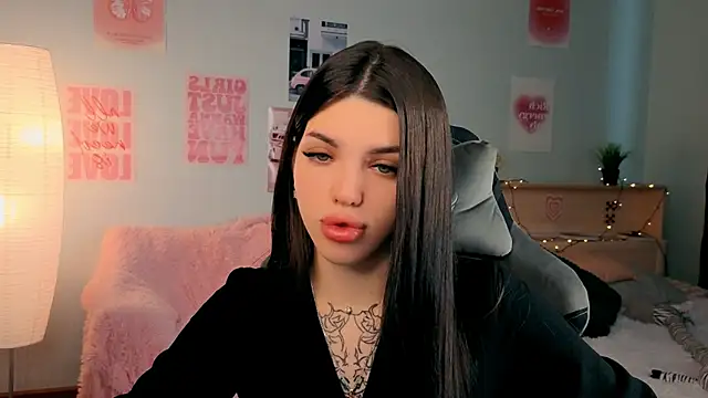Snapshot of molly_rettyy chatting on 04-18-26, 04:48 molly rettyy online show from 04-18-26, 04:48