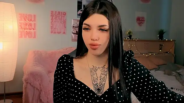 Snapshot of molly_rettyy chatting on 04-15-26, 04:07 molly rettyy online show from 04-15-26, 04:07