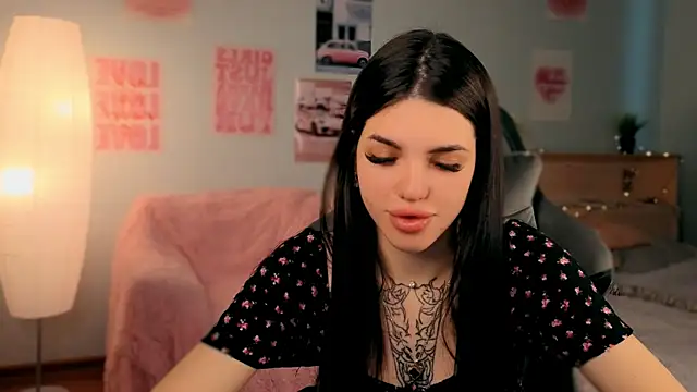 Snapshot of molly_rettyy chatting on 04-29-26, 03:43 molly rettyy online show from 04-29-26, 03:43