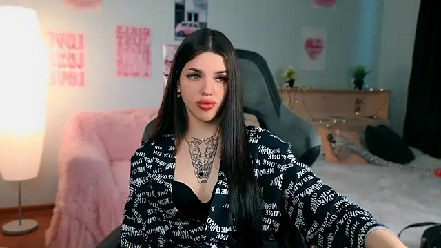 Snapshot of molly_rettyy chatting on 05-21-26, 04:32 molly rettyy online show from 05-21-26, 04:32