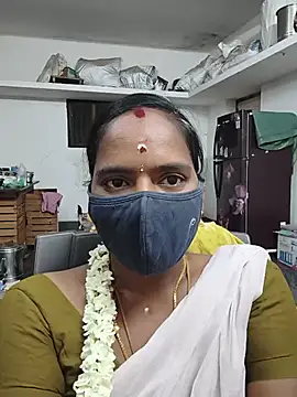 Snapshot of Tamil_Sangeetha chatting on 07-15-26, 05:53 Tamil Sangeetha online show from 07-15-26, 05:53