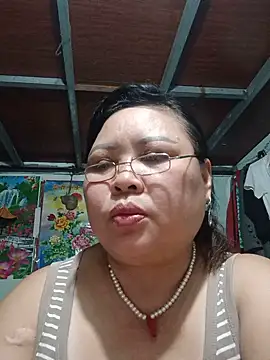 Snapshot of Monglan-c chatting on 06-27-26, 12:22 Monglan-c online show from 06-27-26, 12:22