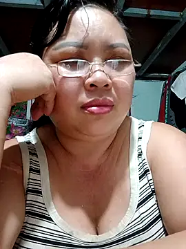 Snapshot of Monglan-c chatting on 07-13-26, 06:35 Monglan-c online show from 07-13-26, 06:35