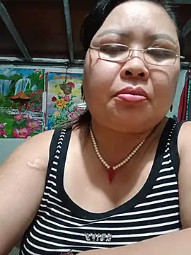 Snapshot of Monglan-c chatting on 06-28-26, 05:08 Monglan-c online show from 06-28-26, 05:08