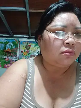 Snapshot of Monglan-c chatting on 06-05-26, 11:05 Monglan-c online show from 06-05-26, 11:05