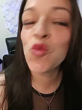 Snapshot of Isa_bluee chatting on 05-24-26, 01:38 Isa bluee online show from 05-24-26, 01:38