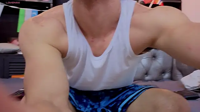 Snapshot of axel_tone chatting on 06-26-26, 10:04 axel tone online show from 06-26-26, 10:04