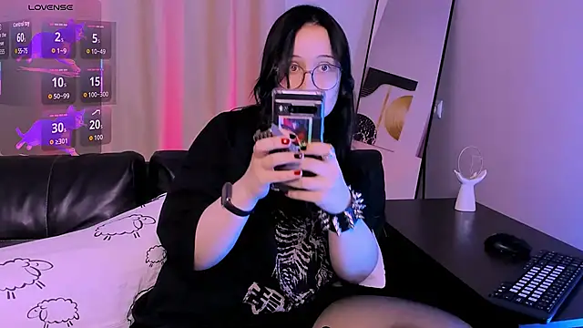 Snapshot of Ame_Core chatting on 04-06-26, 08:43 Ame Core online show from 04-06-26, 08:43