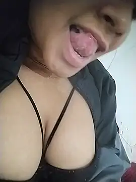 Snapshot of mille20 chatting on 07-15-26, 04:14 mille20 online show from 07-15-26, 04:14