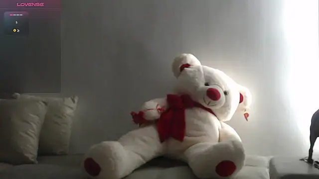 Snapshot of MissDolluxe chatting on 06-21-26, 02:28 MissDolluxe online show from 06-21-26, 02:28