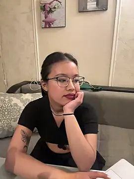Snapshot of Z_Milll chatting on 04-10-26, 02:13 Z Milll online show from 04-10-26, 02:13