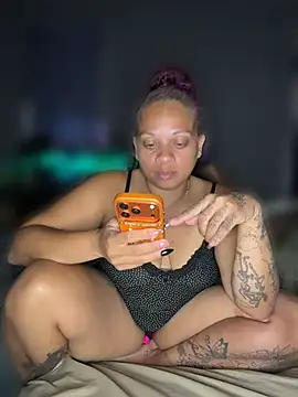 Snapshot of SHY_QUINN chatting on 05-21-26, 11:57 SHY QUINN online show from 05-21-26, 11:57