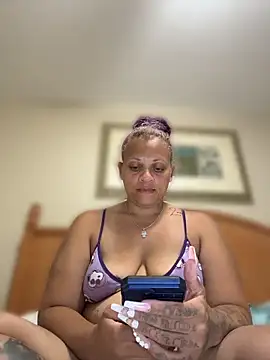 Snapshot of SHY_QUINN chatting on 05-28-26, 02:34 SHY QUINN online show from 05-28-26, 02:34