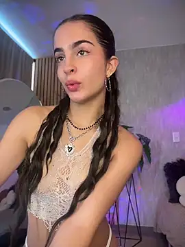 Snapshot of EmmaVonn chatting on 04-20-26, 07:37 EmmaVonn online show from 04-20-26, 07:37