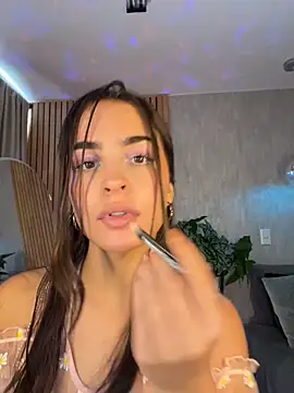 Snapshot of EmmaVonn chatting on 05-04-26, 07:39 EmmaVonn online show from 05-04-26, 07:39