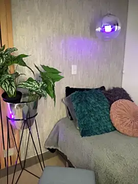 EmmaVonn online show from 04-07-26, 07:37