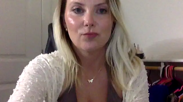 Snapshot of Natural_DDD chatting on 05-18-26, 03:39 Natural DDD online show from 05-18-26, 03:39
