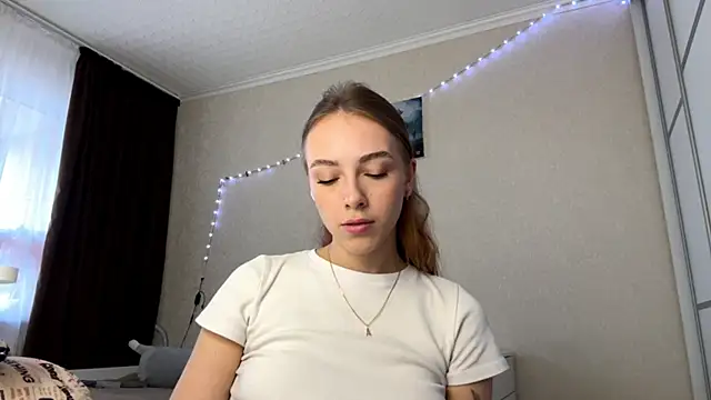 Snapshot of EvaMerci chatting on 03-30-26, 07:32 EvaMerci online show from 03-30-26, 07:32