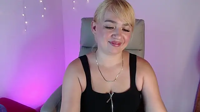 Snapshot of Carolina_2403 chatting on 05-17-26, 07:47 Carolina 2403 online show from 05-17-26, 07:47