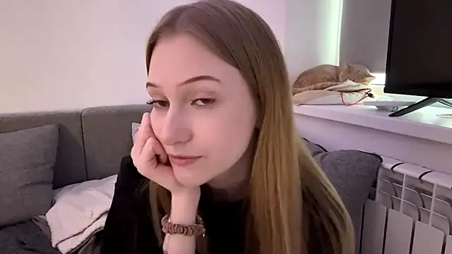 Snapshot of KatrineDrea chatting on 04-18-26, 03:36 KatrineDrea online show from 04-18-26, 03:36