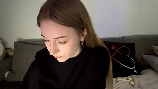 Snapshot of KatrineDrea chatting on 04-20-26, 03:13 KatrineDrea online show from 04-20-26, 03:13