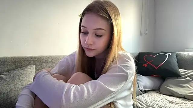 Snapshot of KatrineDrea chatting on 04-11-26, 01:37 KatrineDrea online show from 04-11-26, 01:37