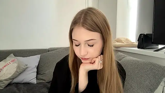 Snapshot of KatrineDrea chatting on 04-30-26, 01:40 KatrineDrea online show from 04-30-26, 01:40