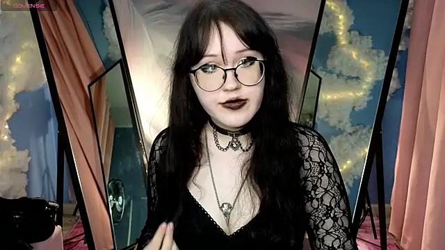 Laura  Wilson online show from 04-03-26, 02:12