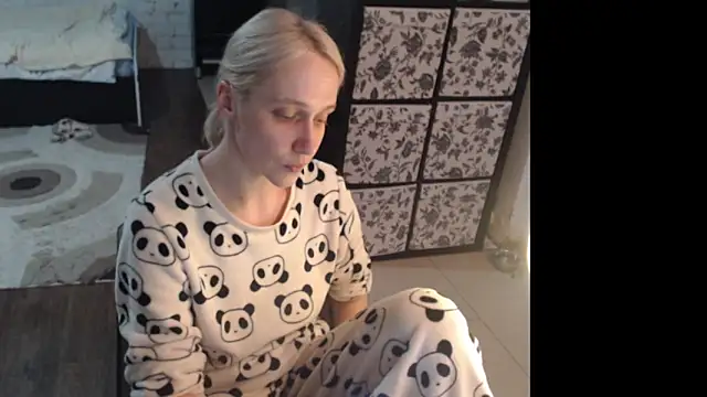Snapshot of Sweet_hot_shrmp chatting on 04-20-26, 03:57 Sweet hot shrmp online show from 04-20-26, 03:57