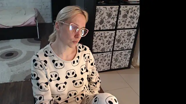 Snapshot of Sweet_hot_shrmp chatting on 05-11-26, 06:59 Sweet hot shrmp online show from 05-11-26, 06:59