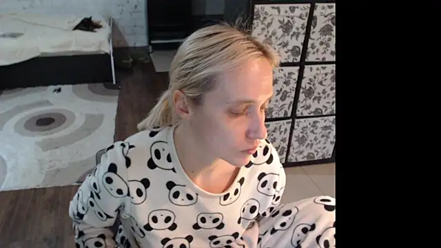 Snapshot of Sweet_hot_shrmp chatting on 05-30-26, 04:52 Sweet hot shrmp online show from 05-30-26, 04:52