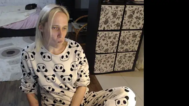 Snapshot of Sweet_hot_shrmp chatting on 05-18-26, 08:57 Sweet hot shrmp online show from 05-18-26, 08:57