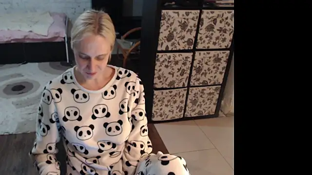 Snapshot of Sweet_hot_shrmp chatting on 05-15-26, 06:39 Sweet hot shrmp online show from 05-15-26, 06:39