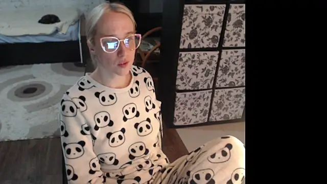Snapshot of Sweet_hot_shrmp chatting on 04-28-26, 02:27 Sweet hot shrmp online show from 04-28-26, 02:27