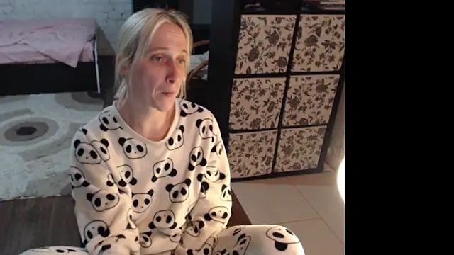 Snapshot of Sweet_hot_shrmp chatting on 05-19-26, 05:31 Sweet hot shrmp online show from 05-19-26, 05:31