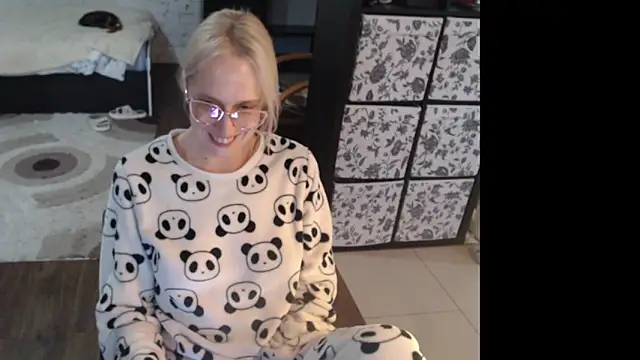 Snapshot of Sweet_hot_shrmp chatting on 04-24-26, 04:03 Sweet hot shrmp online show from 04-24-26, 04:03